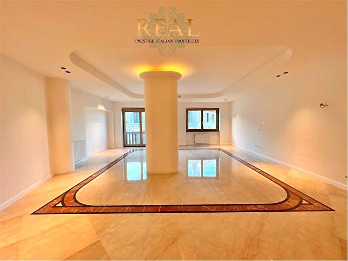 Appartamento quadrilocale in affitto in via Montenapoleone, Scala Manzoni, Milano