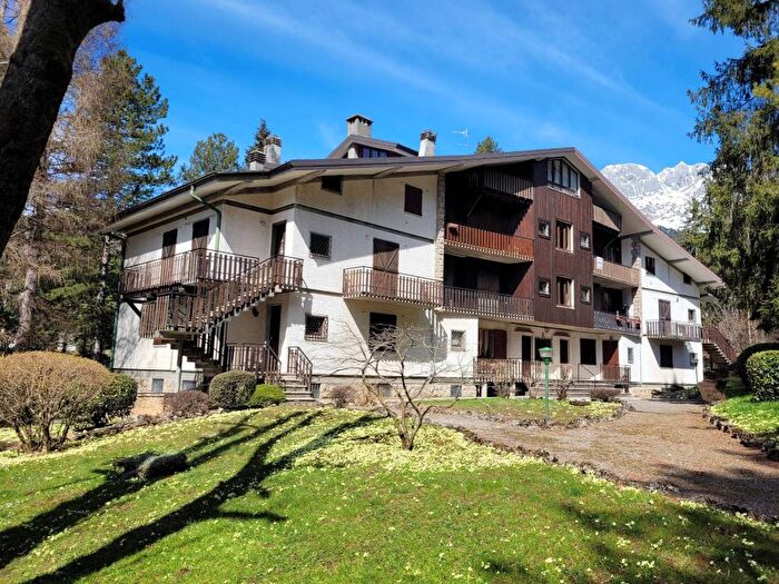 Appartamento con 5 locali in affitto in Via Belvedere, Centro, Castione della Presolana