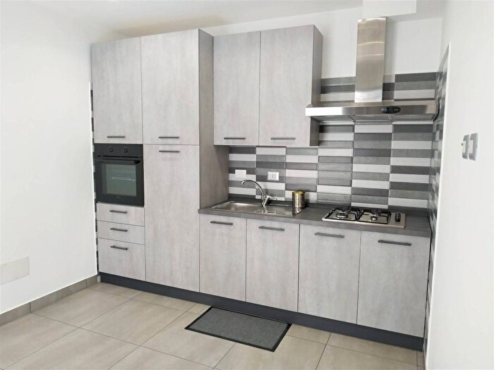 Appartamento trilocale in affitto in Via Francica, Morena, Roma