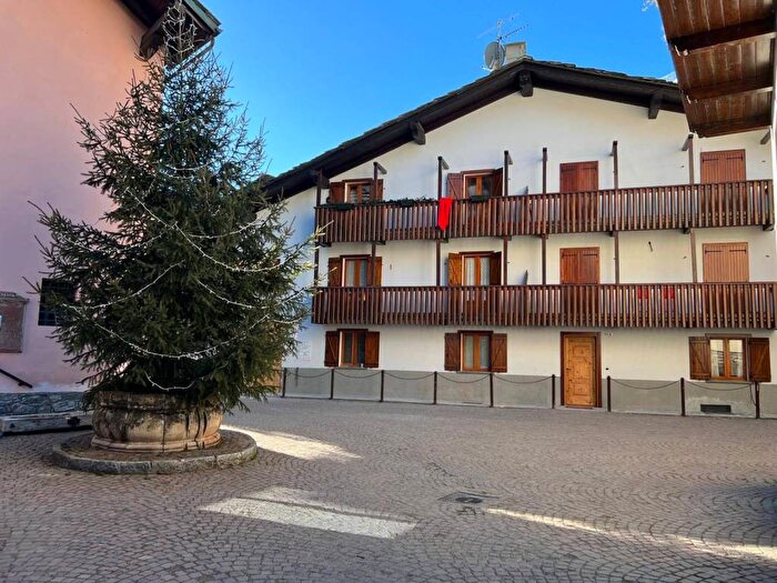 Appartamento trilocale in affitto in piazza della chiesa, Prè Saint Didier, Prèsaintdidier