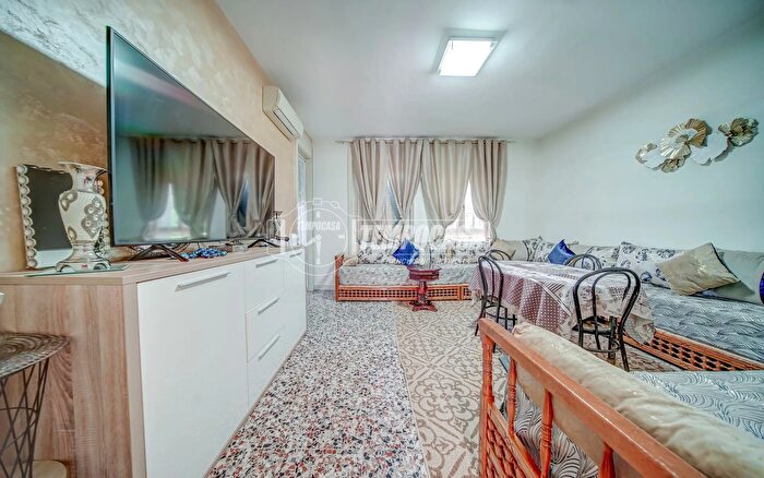 Appartamento quadrilocale in vendita in Via Verga, Travedona Monate