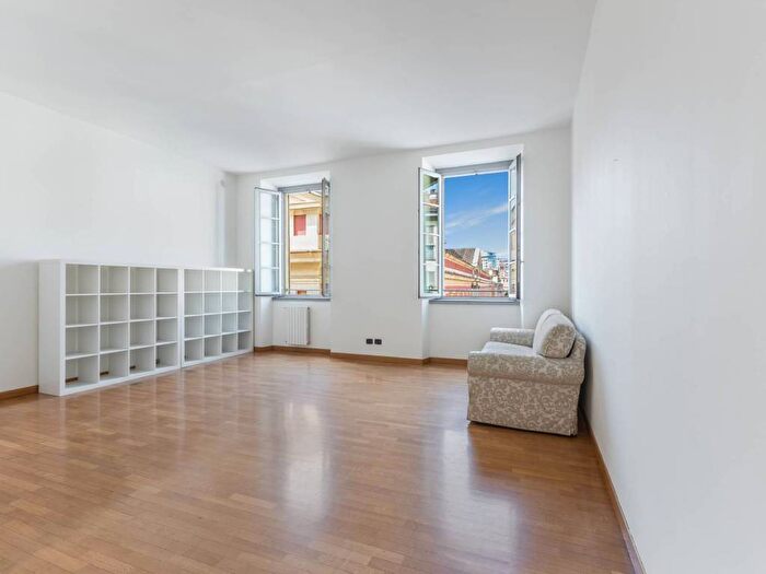 Appartamento trilocale in affitto in Via Festa del Perdono, Missori, Milano