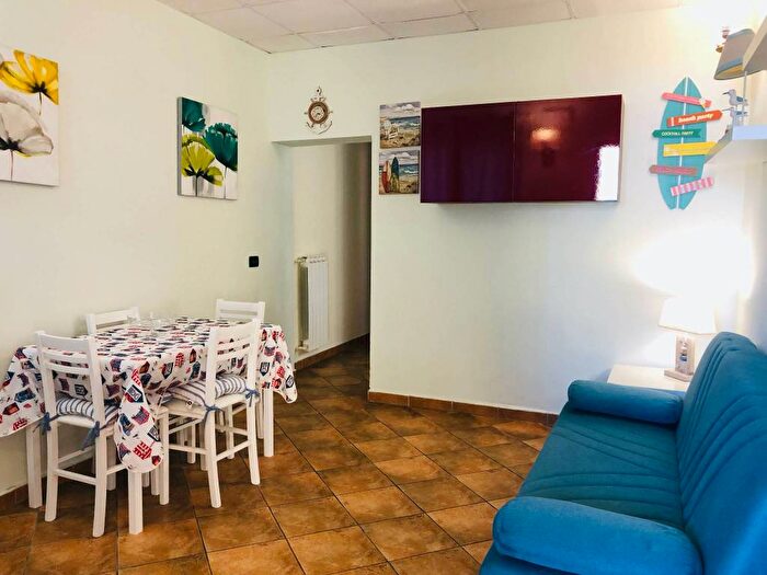 Appartamento trilocale in affitto in Viale Francia, Torvaianica Centro, Pomezia