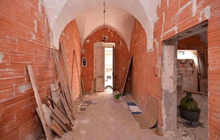 Appartamento con 5 locali in vendita in Via Garibaldi, Fragagnano