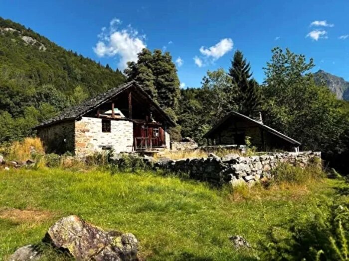 Casa con 7 locali in vendita in Argnaccia Tetti Campertogno Vercelli Piemonte Italia, Campertogno