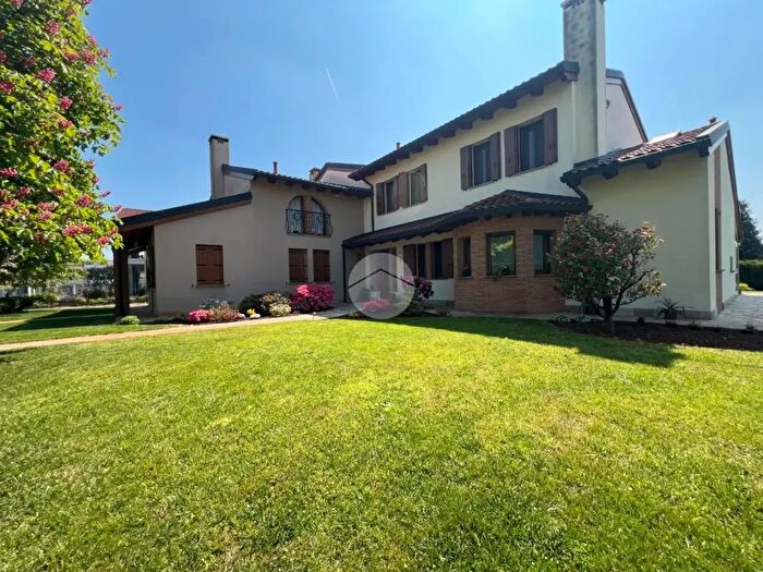 Casa con 14 locali in vendita in Via Venezia, Vigonovo