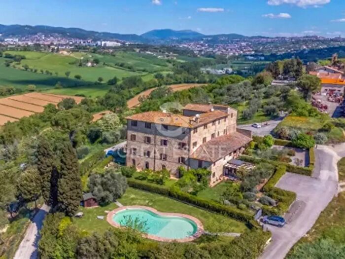 Appartamento con 5 locali in vendita in Strada Fonte Canale, Perugia