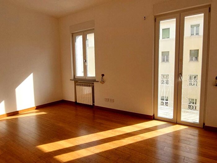 Appartamento trilocale in affitto in Viale Tancredi Galimberti, Centro, Valenza