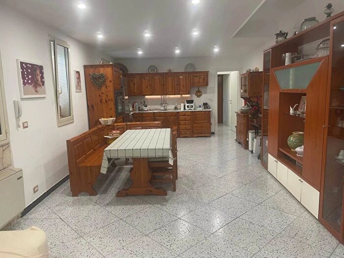 Casa con 5 locali in vendita in Siracusa