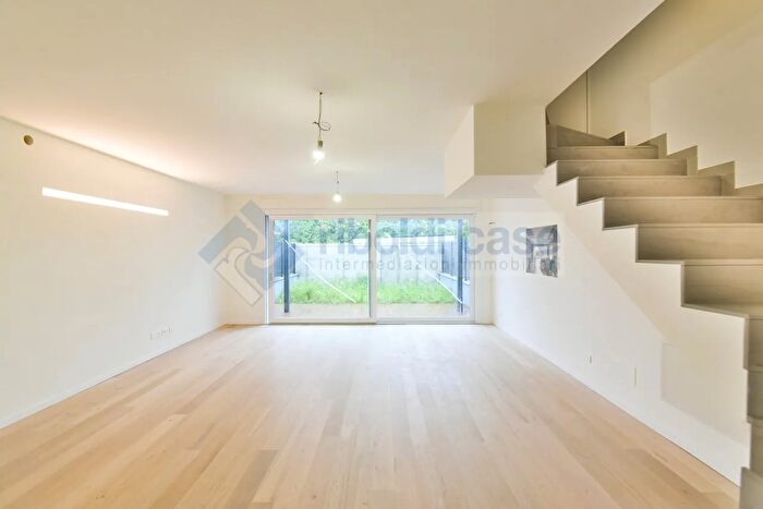 Casa quadrilocale in vendita in Meda