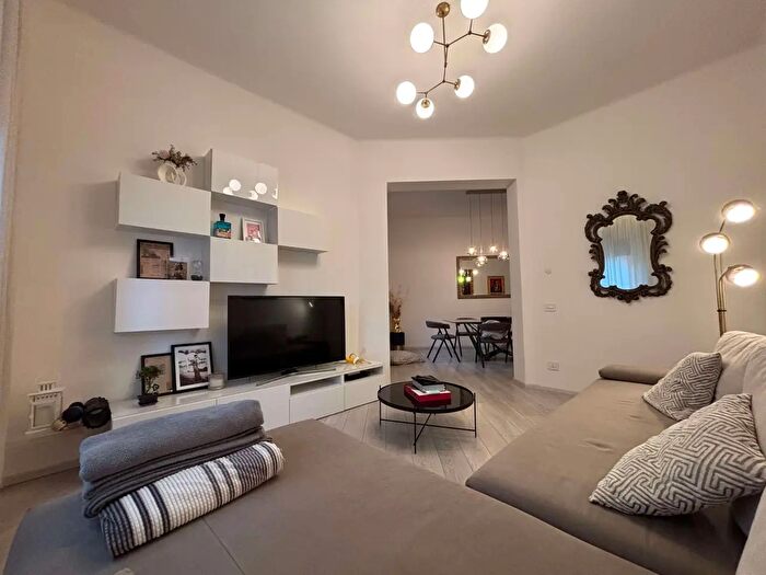 Appartamento con 8 locali in vendita in Reggio nell'Emilia