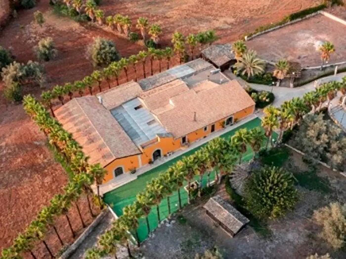 Casa con 16 locali in vendita in Contrada Pozzo Bollente, Vittoria