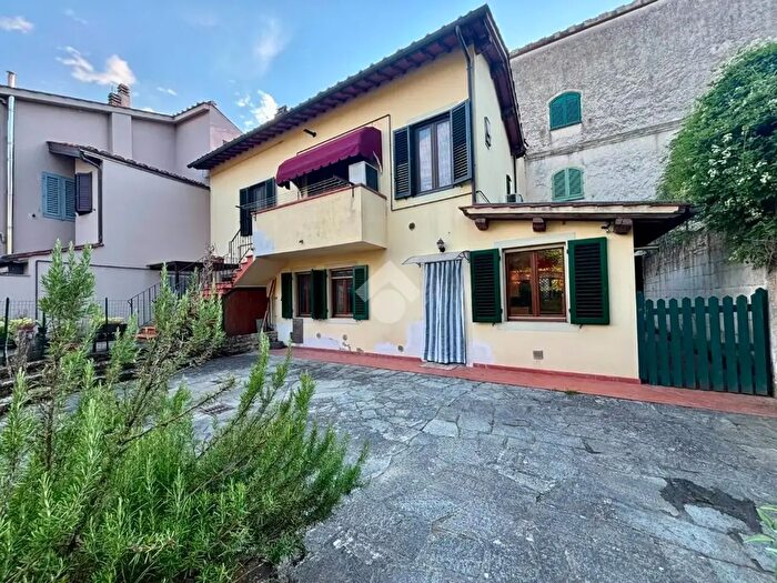 Appartamento bilocale in vendita in Via Viesca, Reggello