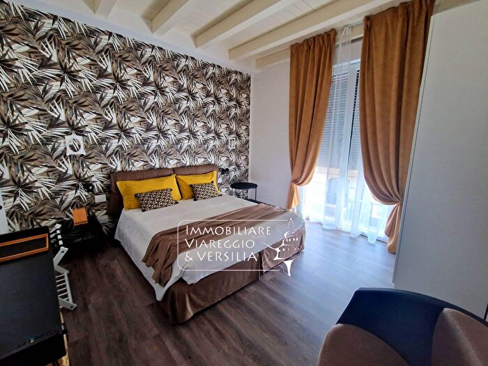Casa con 9 locali in vendita in Via XX Settembre, Viareggio