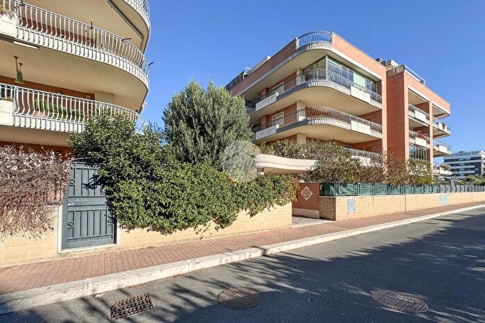 Appartamento trilocale in vendita in Via Nadir Quinto, Roma