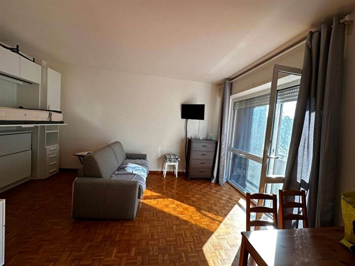 Appartamento monolocale in affitto in Via Paul Valery, Famagosta, Milano