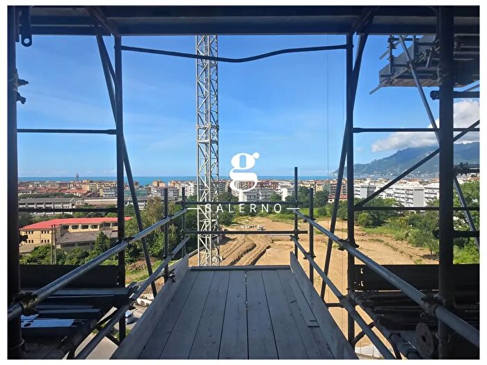 Appartamento bilocale in vendita in Via Edoardo De Filippo, Salerno