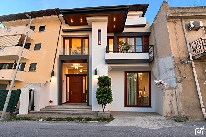 Casa con 8 locali in vendita in Via Reggio Campi II Tronco, Reggio Calabria