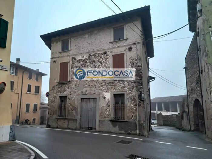 Casa con 6 locali in vendita in Via Marconi, Pozzolengo