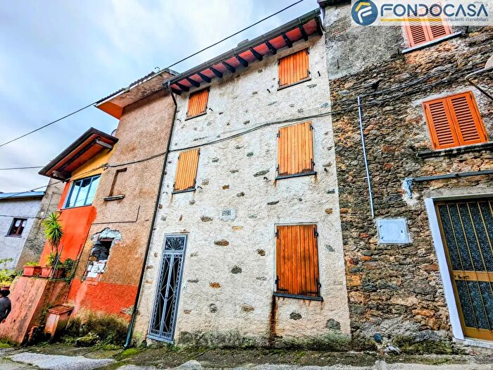 Casa quadrilocale in vendita in Via Fontana, Seravezza