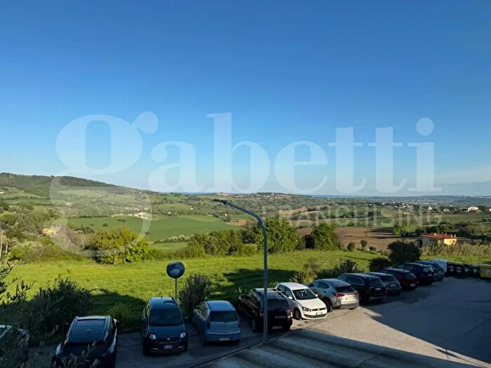 Appartamento quadrilocale in affitto in Via Cagiolino, Camerano