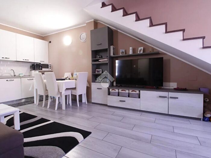 Appartamento trilocale in vendita in Via S Giovanni Battista, Cerro Maggiore