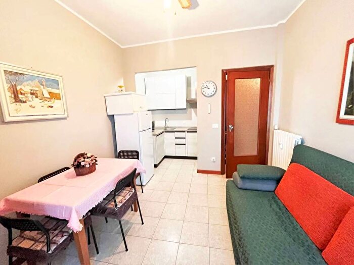 Appartamento bilocale in affitto in Via Parioli, Borghetto Santo Spirito