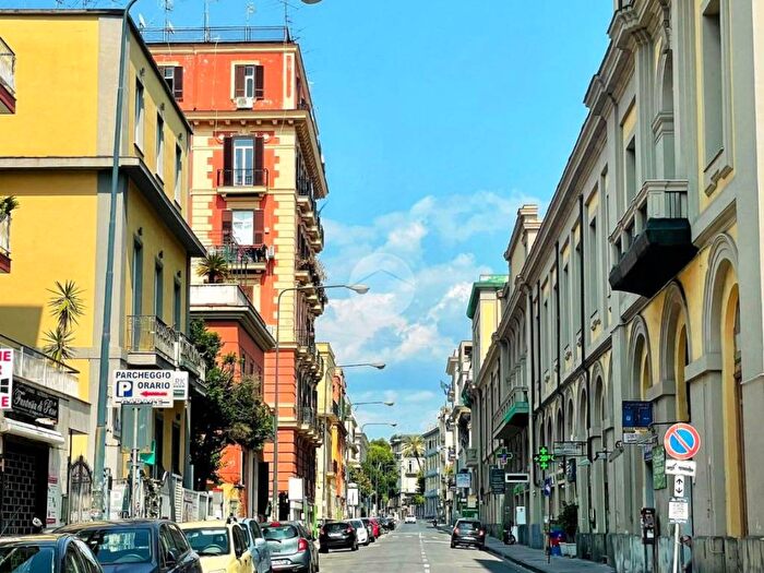 Appartamento con 5 locali in affitto in Via Michelangelo Schipa, Piazza Amedeo Parco Margherita, Napoli
