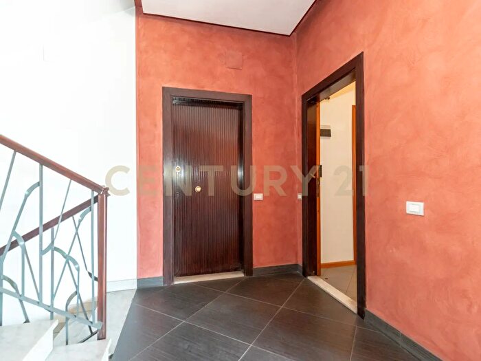Appartamento con 6 locali in vendita in Via Convento del Carmine, Tremestieri Etneo
