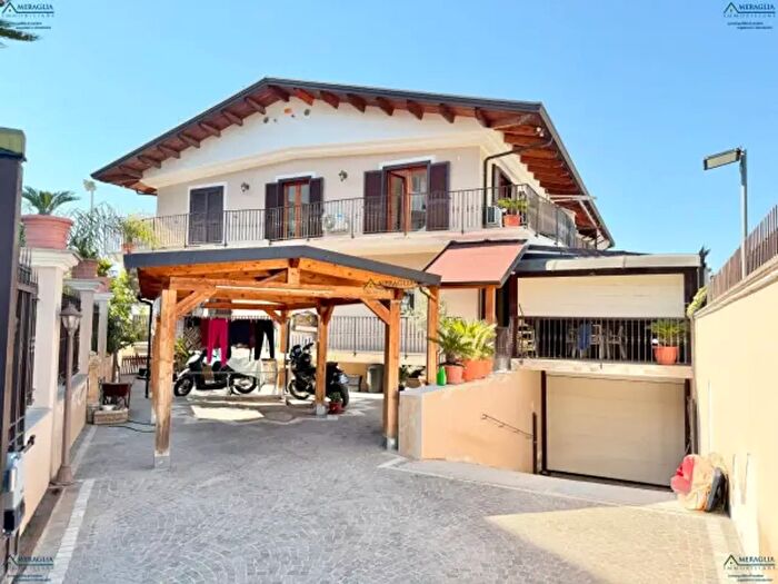 Casa con 5 locali in vendita in Via Vittorio Emanuele, Parete