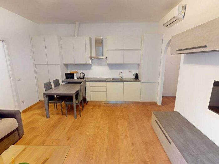 Appartamento bilocale in affitto in Via Luigi Porro Lambertenghi, Isola, Milano