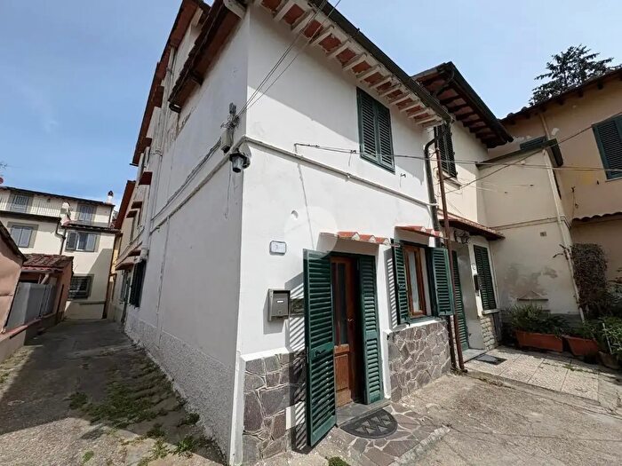 Casa con 5 locali in vendita in Via Corte dei Manetti, Firenze