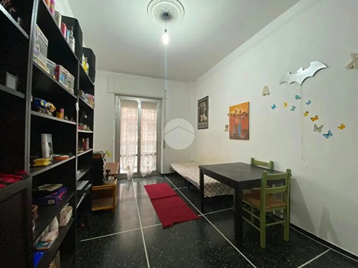 Appartamento trilocale in vendita in Via Leonardo Montaldo, Genova