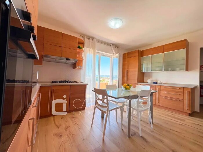 Appartamento trilocale in vendita in Olbia