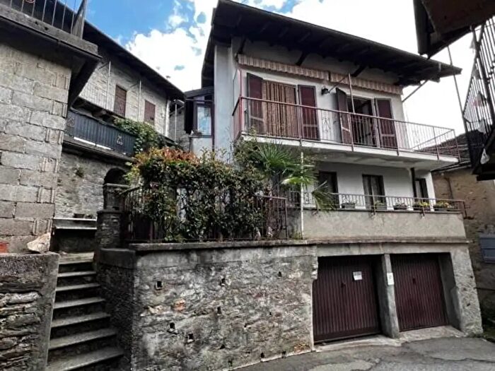 Casa quadrilocale in vendita in Via Verazzi, Caprezzo