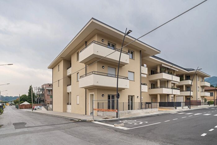 Appartamento trilocale in vendita in Piazza Biandrate di San Giorgio, Piasco