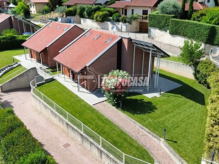 Casa con 6 locali in vendita in Via Fratelli Roasio, Villarbasse