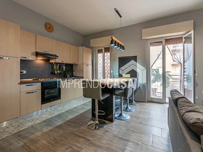 Appartamento trilocale in vendita in Via Luigi Palomes, Palermo