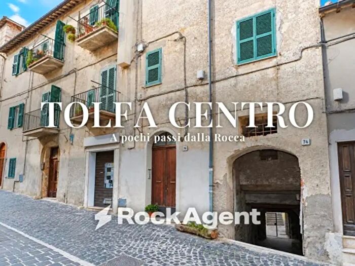 Appartamento trilocale in vendita in Via Annibal Caro, Tolfa