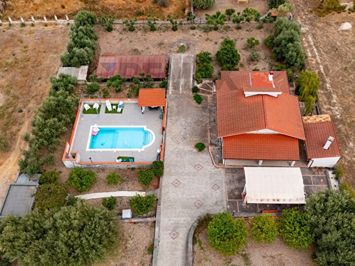 Casa con 10 locali in vendita in Contrada Balatelle Snc, Augusta
