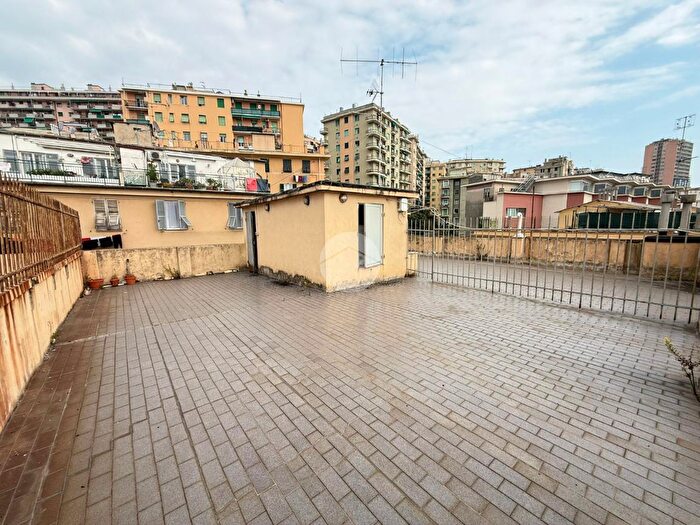 Appartamento con 5 locali in vendita in Via Currò, Genova