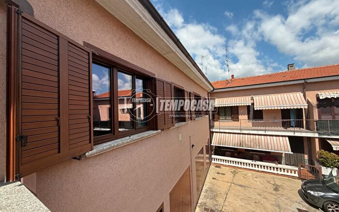 Appartamento quadrilocale in vendita in Via Tommaso Grossi, Busto Garolfo