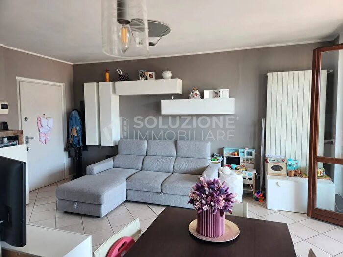 Appartamento trilocale in vendita in Via Carlo Marini, Albino