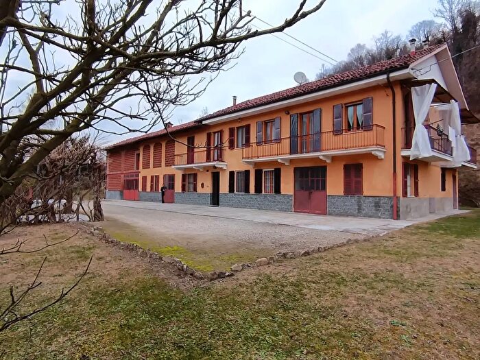 Casa con 12 locali in vendita in Frazione Sessant, Asti