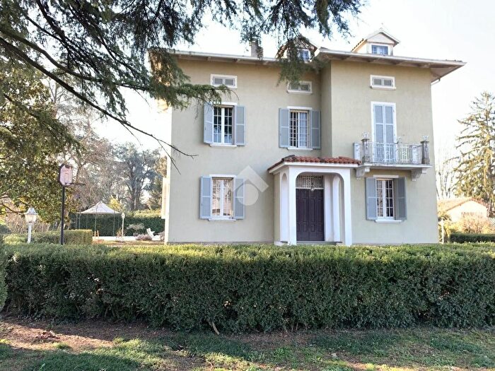 Casa con 7 locali in vendita in Str Bassa Nuova, Parma