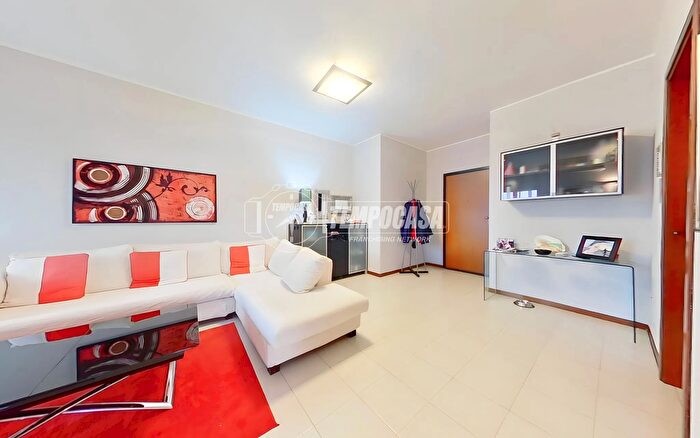 Appartamento trilocale in vendita in Via Pertini, Seregno