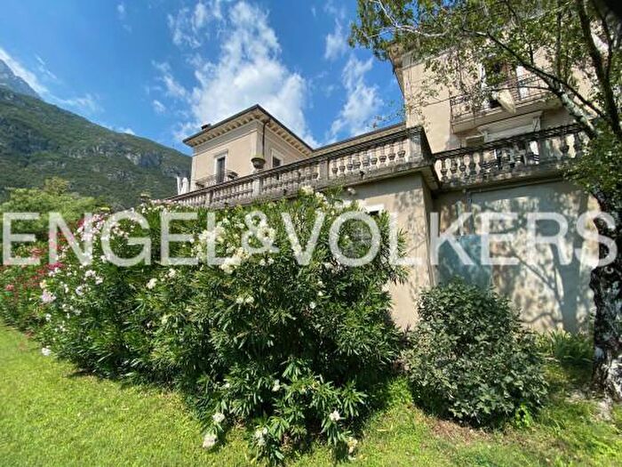 Casa con 6 locali in vendita in Viale Novembre, Ala