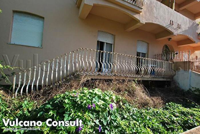 Appartamento con 6 locali in vendita in Via Professore Emanuele Carnevale, Lipari