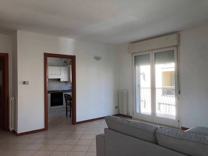 Appartamento trilocale in affitto in Via Varese, Villetta, Parma