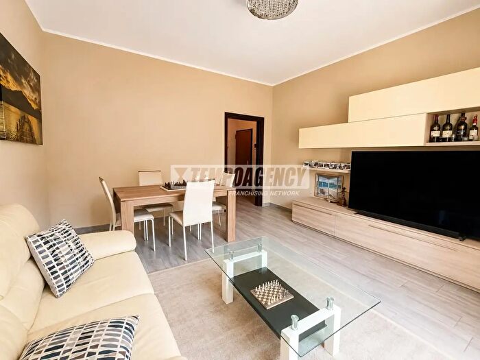Appartamento trilocale in vendita in Via dei Rododendri, Rozzano